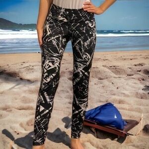 OLD NAVY Active Leggings M Black White Go Dry Sport Compression Pants Pockets VG